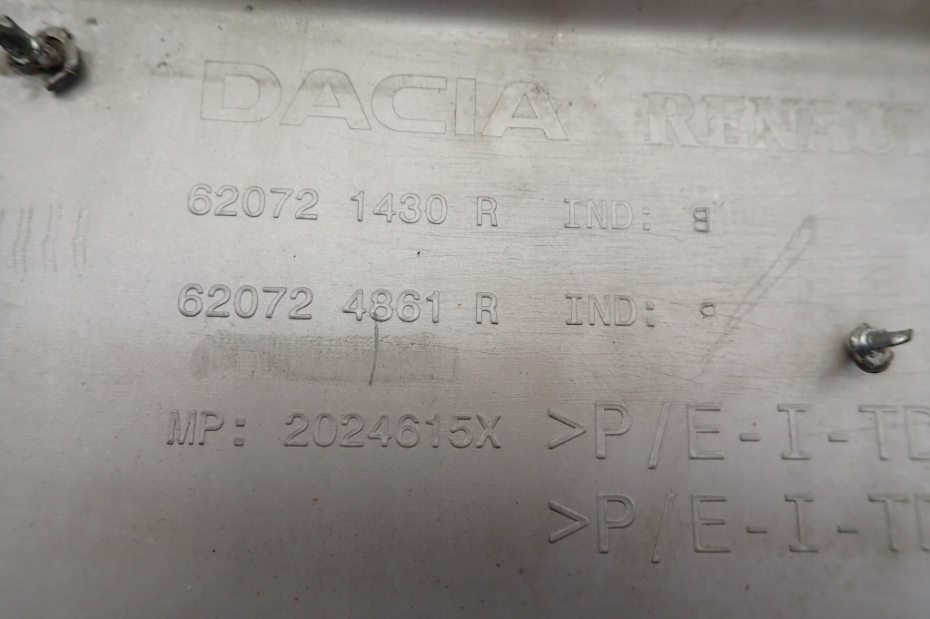 Купити Dacia duster ii 17- накладка молдинг спойлер бампера перед 620721430r оригінальний номер