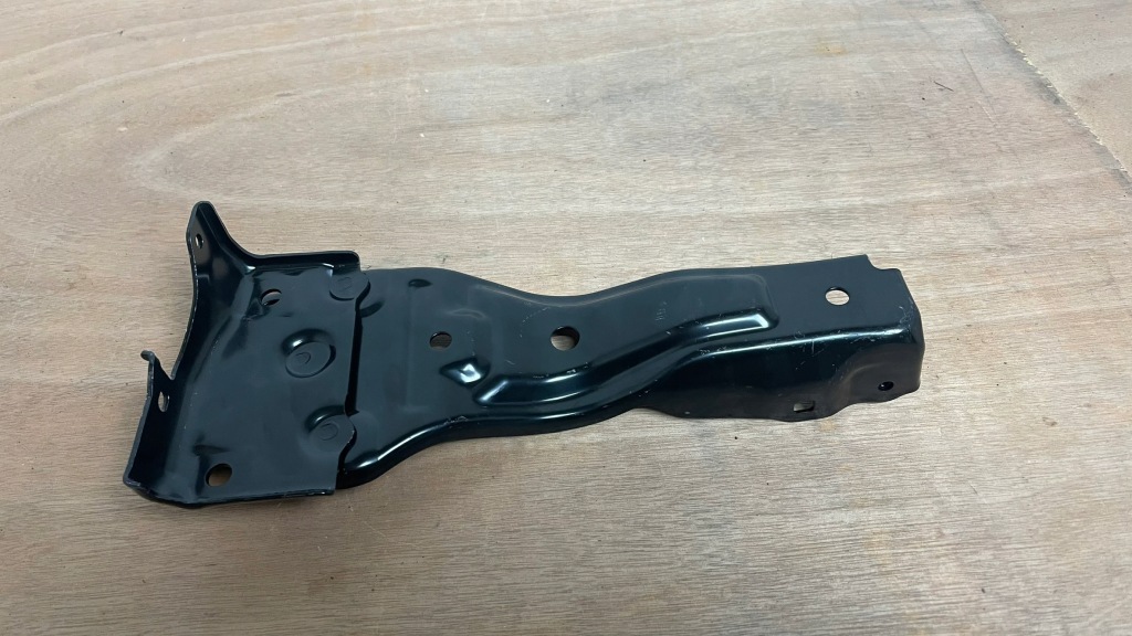 фото №8, Toyota land cruiser j150 направляющая кронштейн решётка перед левый 52103-60281