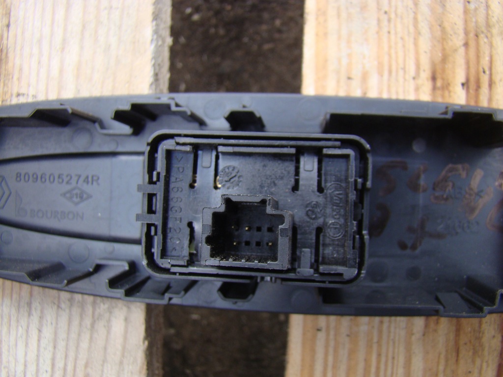 фото №2, Переключатель стекло правый задняя renault megane iv