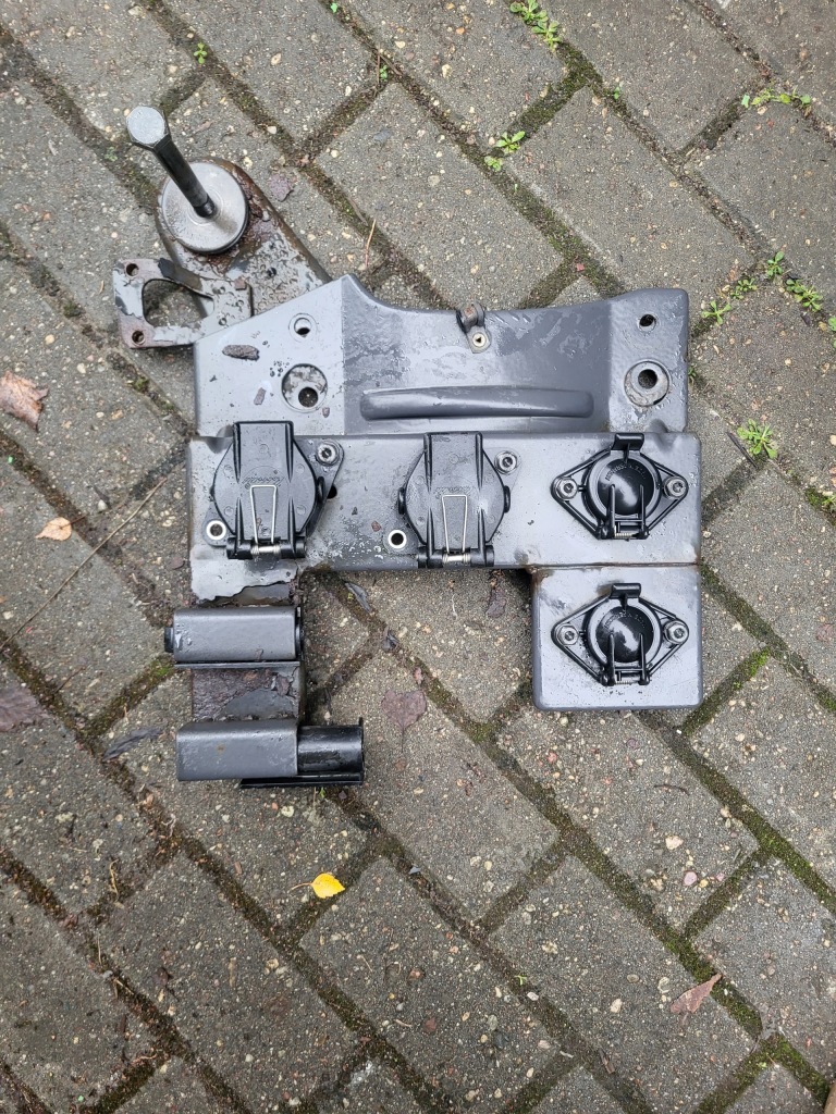 фото №1, Кронштейн гнездо полуприцепа scania r 1506244