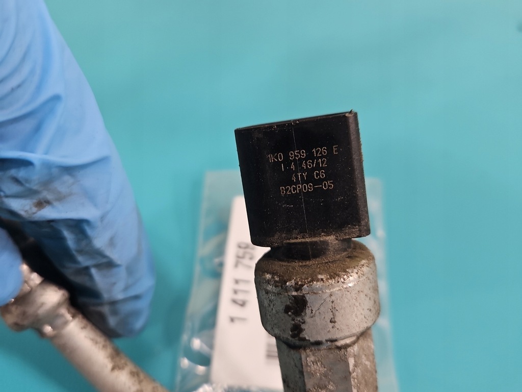 фото №8, Шланг кондиционера трубка vw touran i 1t0820741al 3 pin