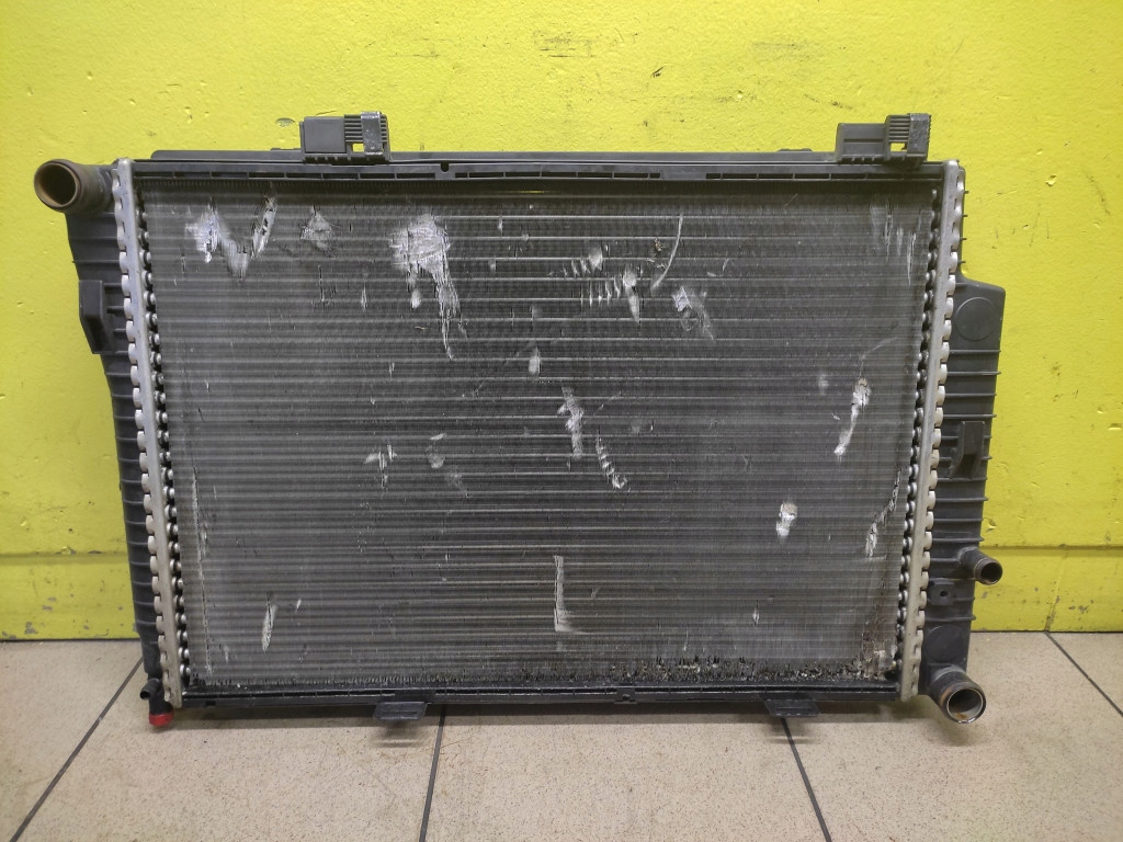 Mercedes w202 1.8 радиатор воды 2025002103 Оригинал