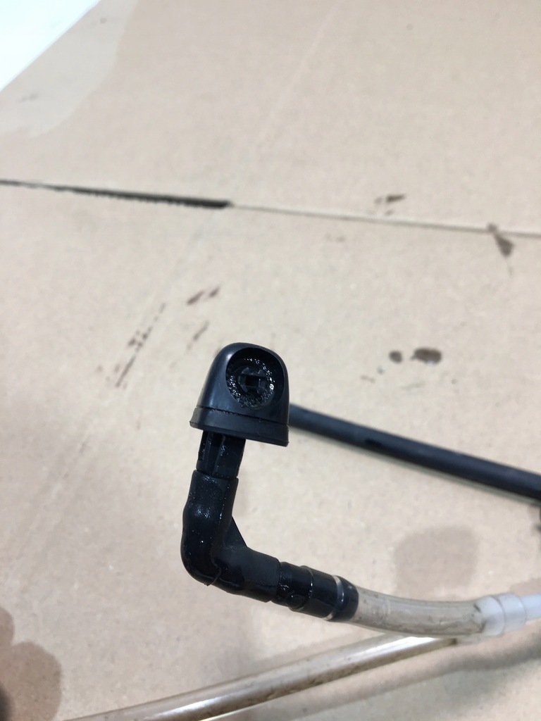 фото №6, Насадка омивача перед suzuki ignis iii 16-