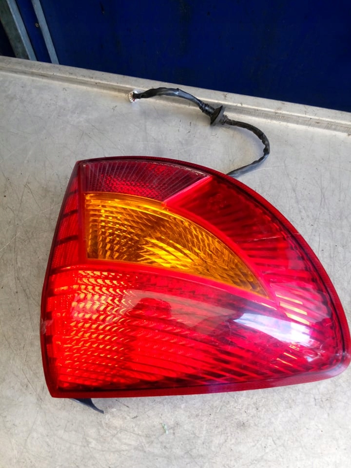 фото №1, Kia rio - лампа задня права kombi