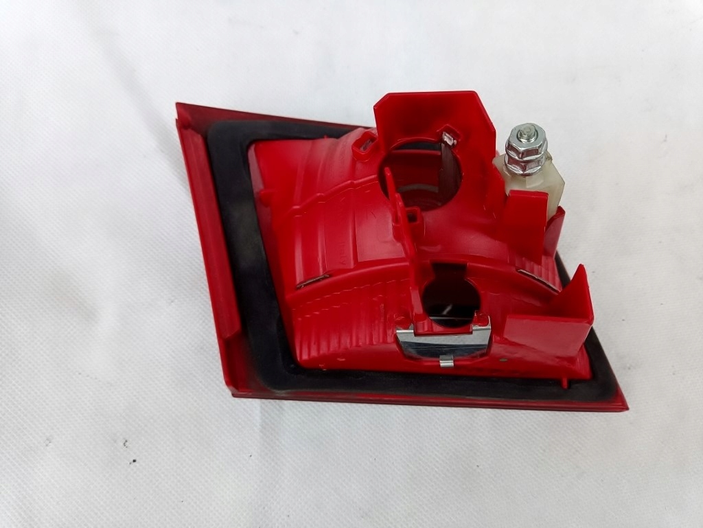 фото №2, Лампа задняя правая крышки audi a3 8p