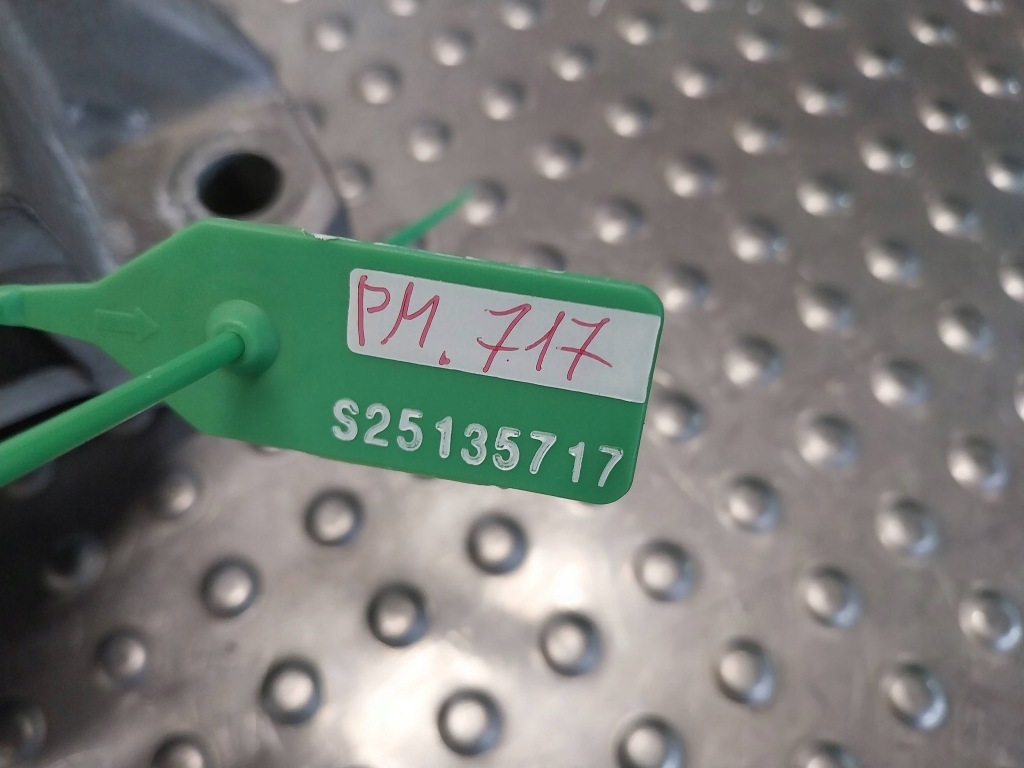 Кронштейн подушка коробки автоматична коробка передач a1772403600 mercedes glb x247 w247 w177 Зі Шроту