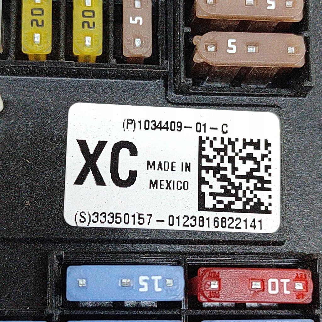 Tesla model x 2016 рамка / модуль предохранителей Недорого