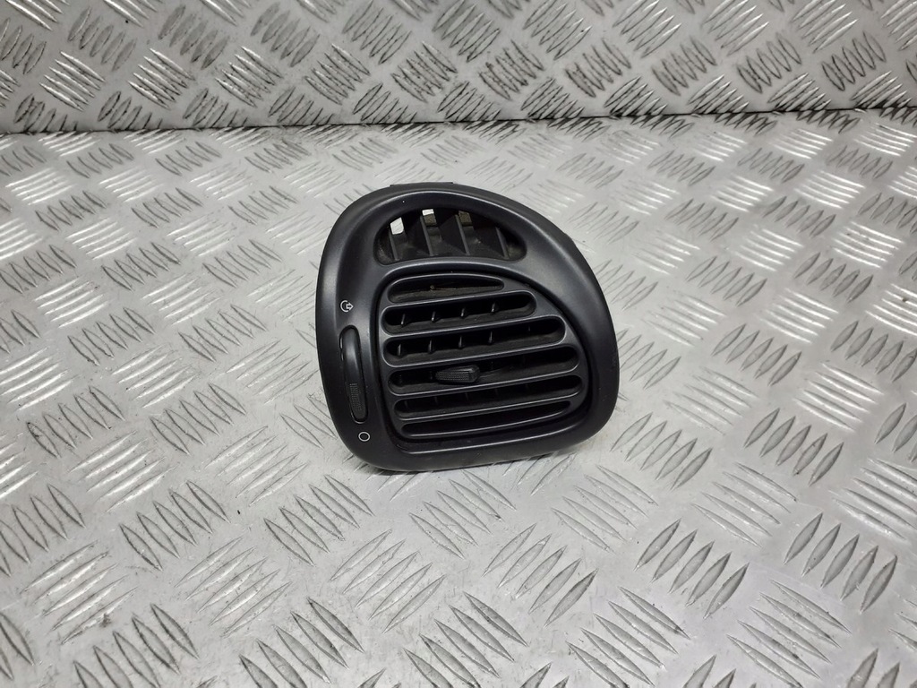 фото №1, Решётка обдув правая citroen xsara picasso