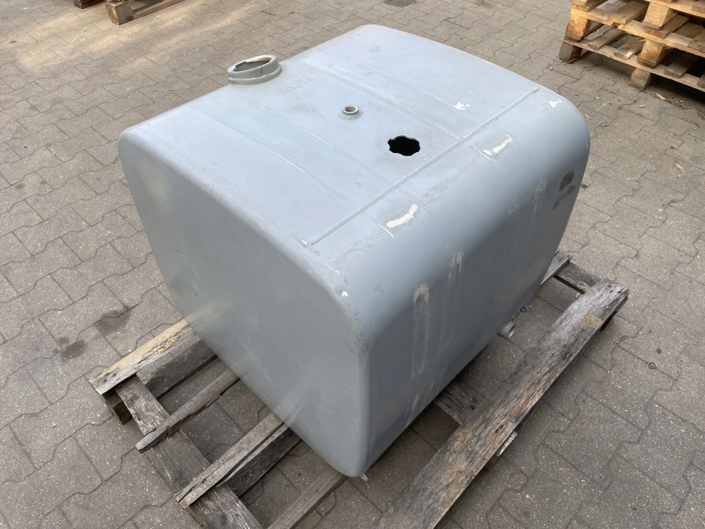 Бак топливной  man tga tgx tgs 250 l 81122015653 в Украине