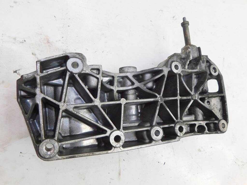 Bmw x5 f15 x6 f16 m50d 3.0 15r кронштейн генератора Киев