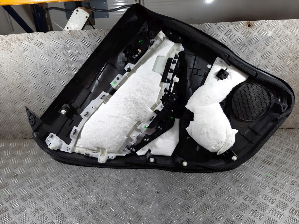 фото №13, Обшивка оббивка двері правий задня mazda cx3 d10e-68531