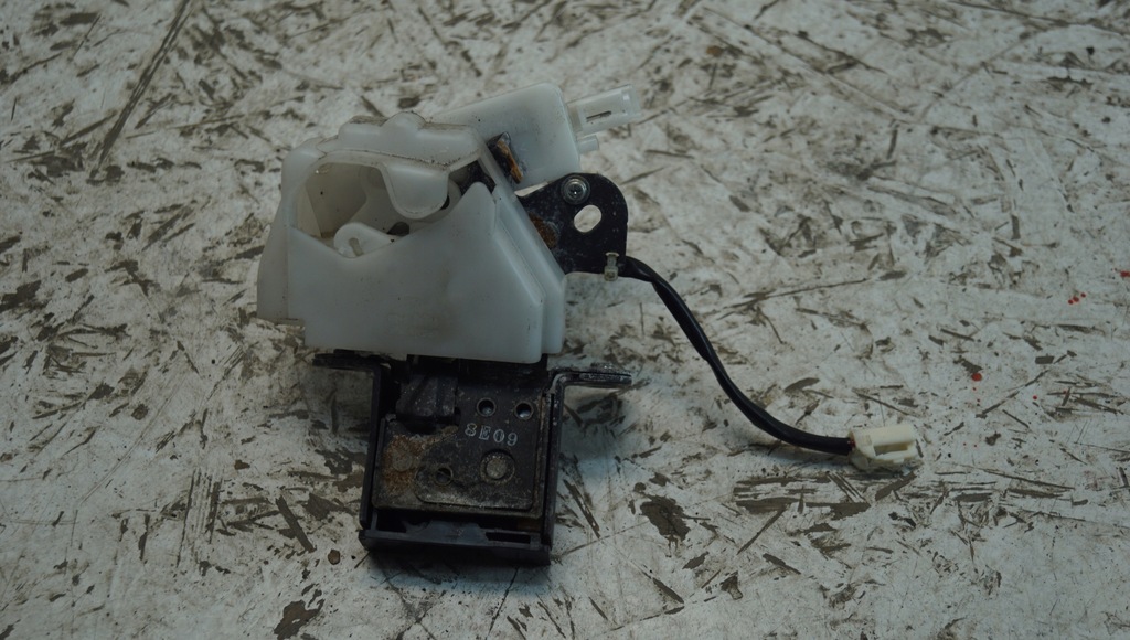 фото №6, Замок крышки багажника задняя mazda 3 bk i