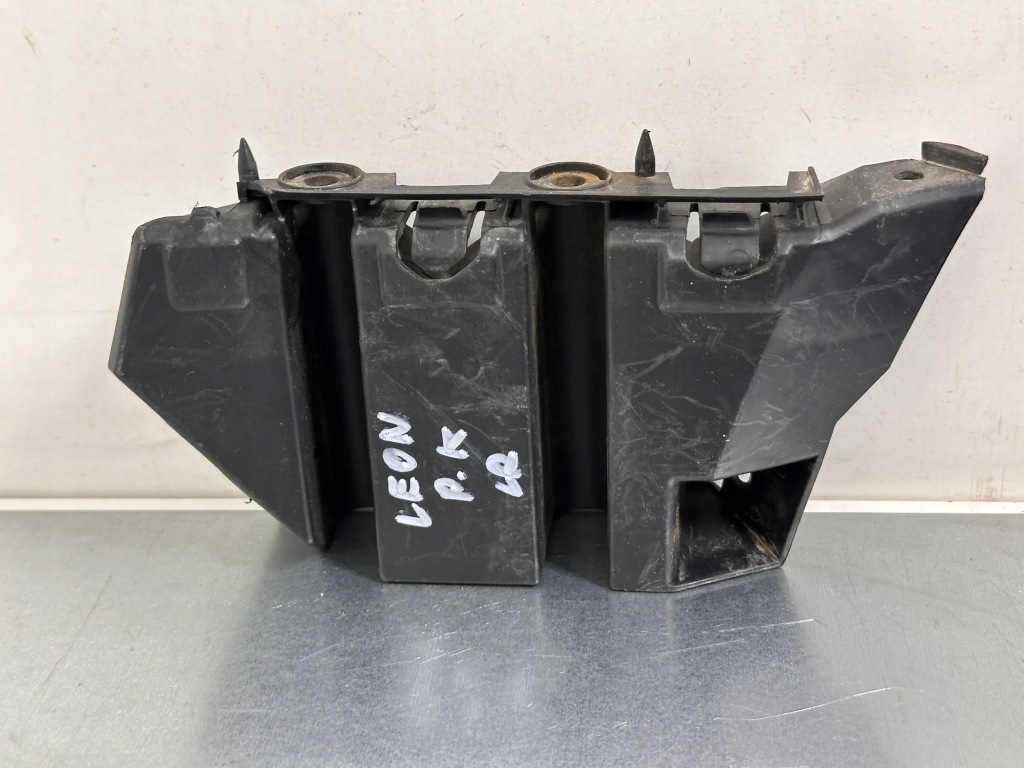 фото №1, Seat leon 5f 2015 перед сторона левая элементы крепёжные