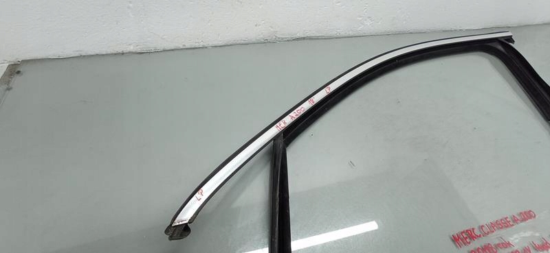 фото №3, Рамка прокладка двері скло лівий перед mercedes w177