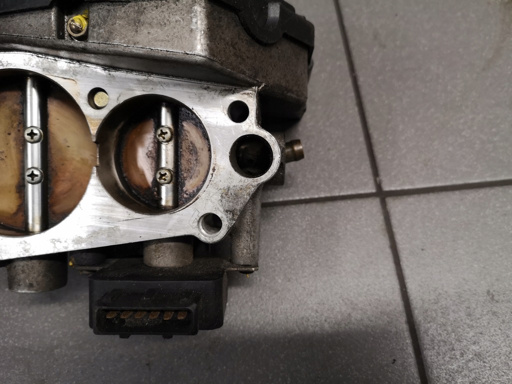 фото №7, Дросельна заслінка audi s8 d2 4.2 ahc 077133063aq