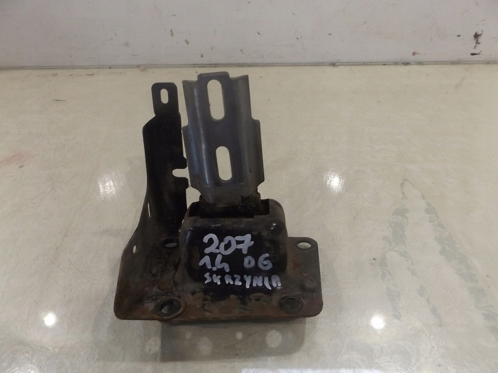 фото №1, 207 1,4 кронштейн подушка коробки
