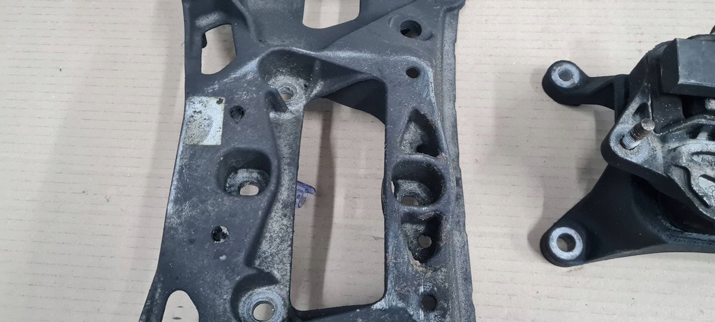 фото №10, A4 b9 8w кронштейн кронштейн коробки передач 2.0 tdi 8w0399118c 8w0399262ae a5 8w