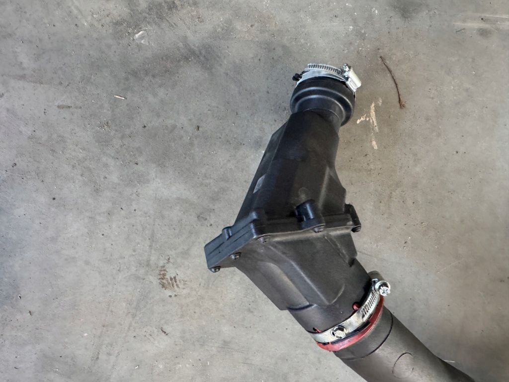 Volvo xc 90 1 2.4d труба шланг интеркулер 30794888 Оригинал