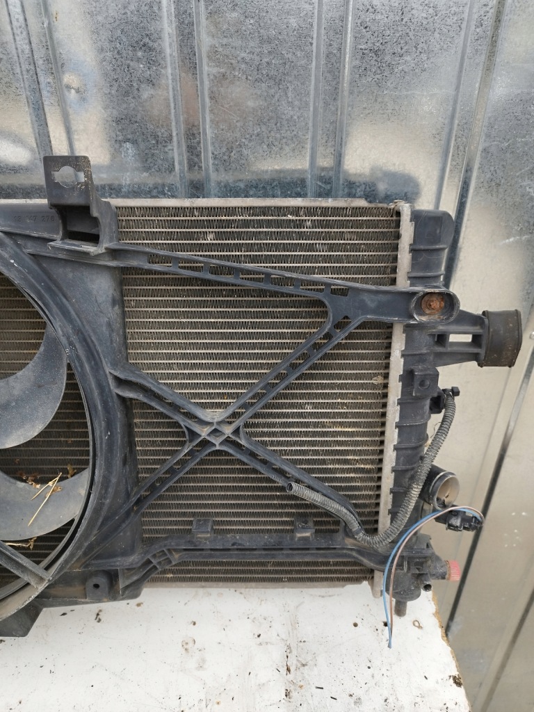 Радиатор воды + вентилятор opel astra h 3 zafira b 1.6 бензин Оригинал