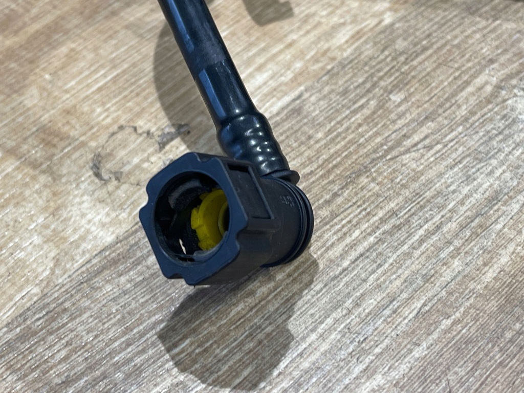 Труба паливна discovery sport l550 lk72-9d289-ba Ціна