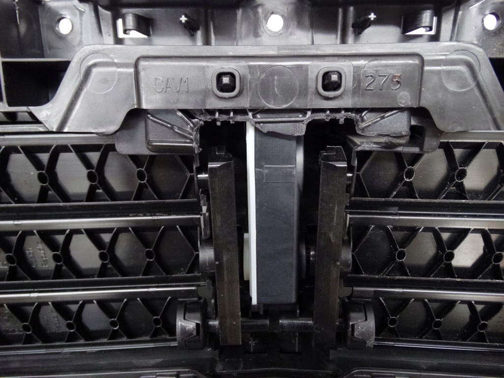 Bmw x1 u11 2022+ бампер передний оригинальный жалюзи решётки радиатора 8601652 с Разборки