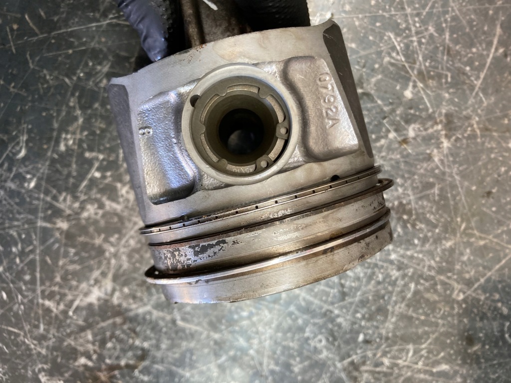 Поршень шатун opel fiat 1.6 cdti jtd jtdm 55232080 combo doblo Цена