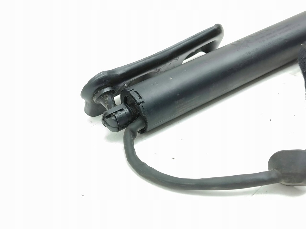 фото №9, Maserati levante 2017 правая сторона амортизатор крышки задний багажника