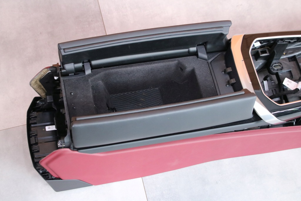 фото №13, Bmw 7' g70 туннель средний подлокотник burgundy кожа veganza 5a2c0f3