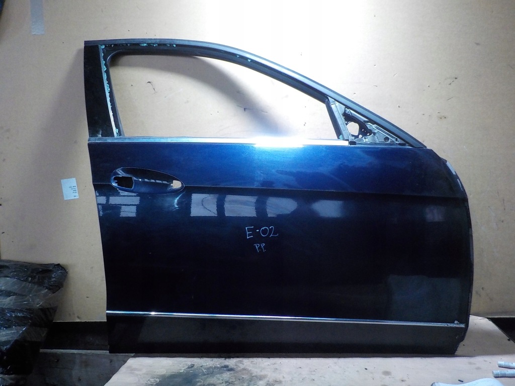 фото №1, Двері правий перед 359 mercedes w212 3.5b sedan do фарбування!!!