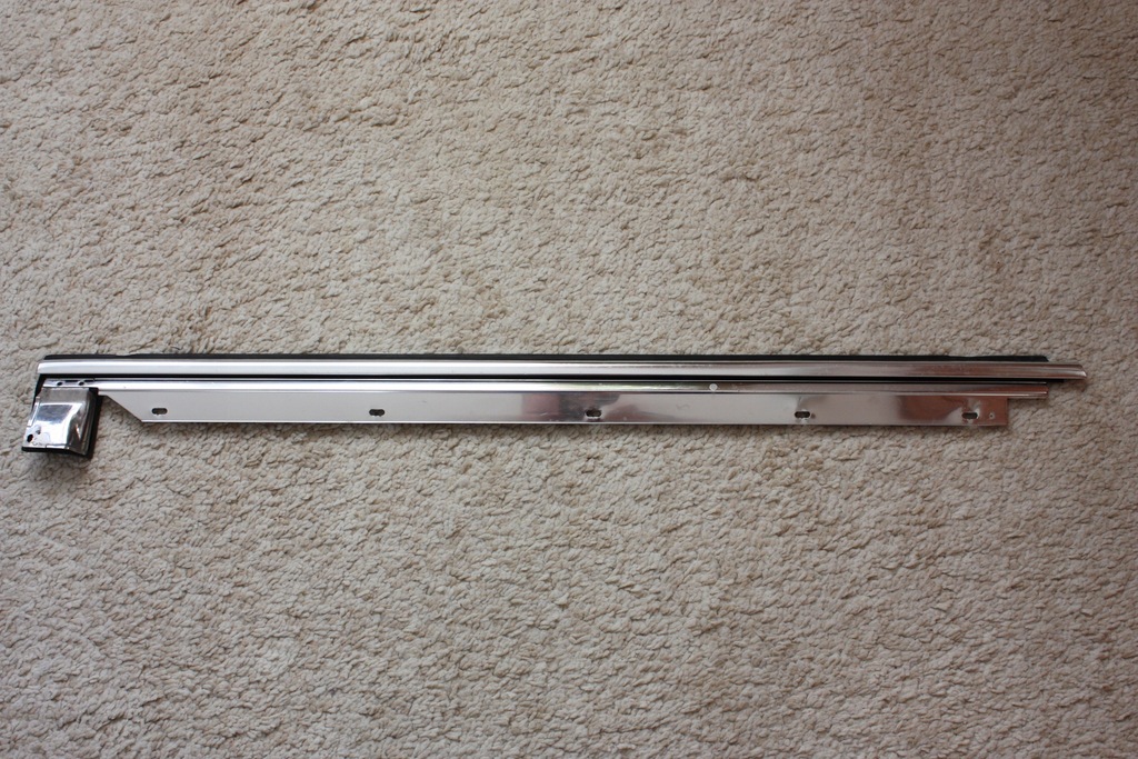 фото №1, Audi a6 c4 молдинг уплотнитель стекло дверь хром