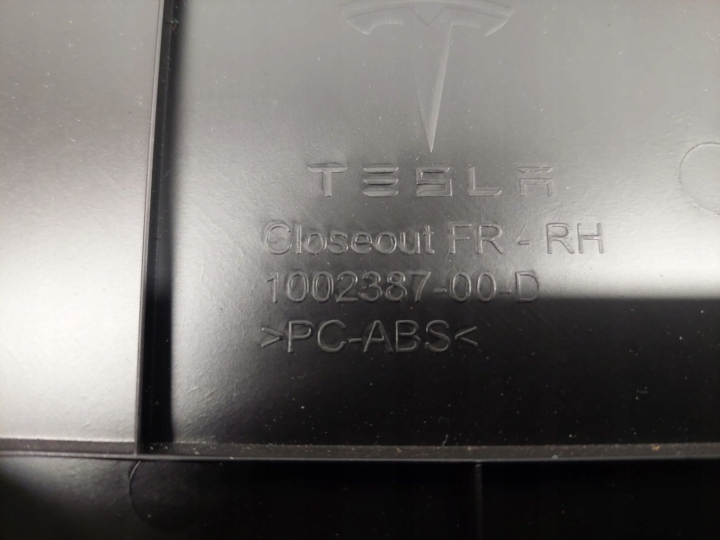 Tesla model s 100238700d перед обшивка стоек Недорого