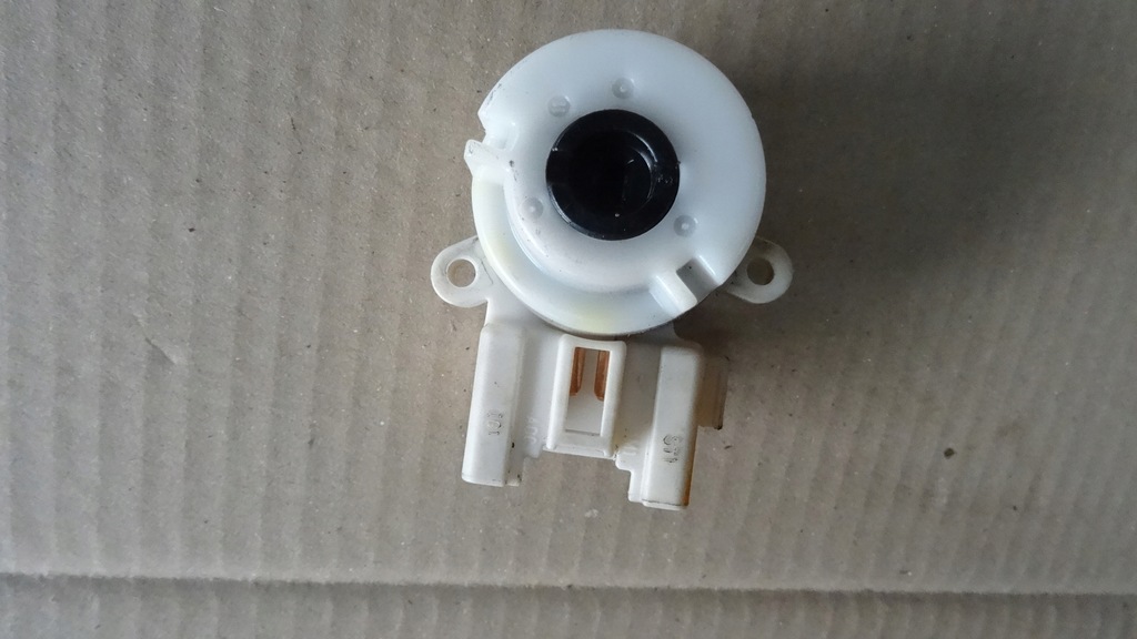 фото №1, Toyota avensis verso t22 колодка замка зажигания