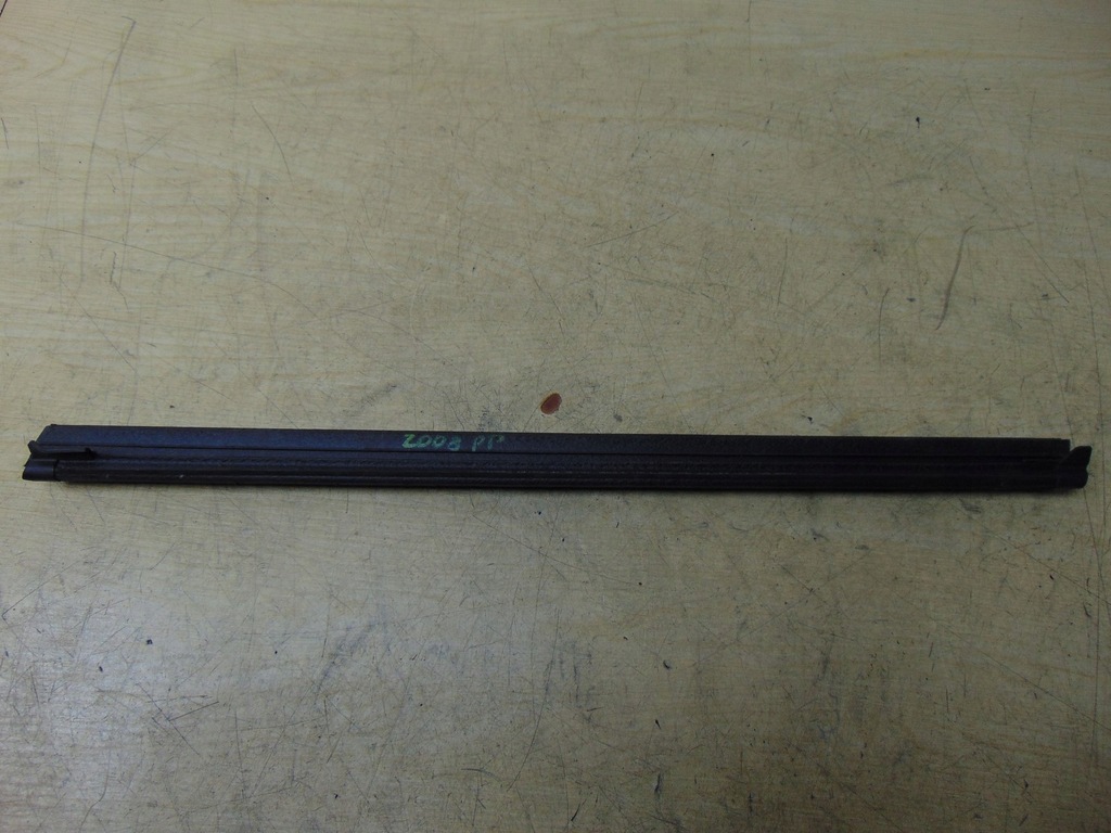 фото №1, Молдинг ущільнювач двері правий перед peugeot 2008