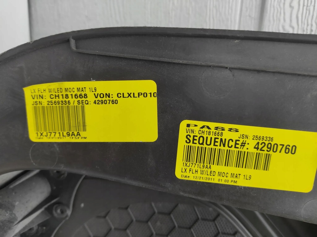 фото №15, Обивка обшивка дверь перед левый chrysler 300c ii lancia thema