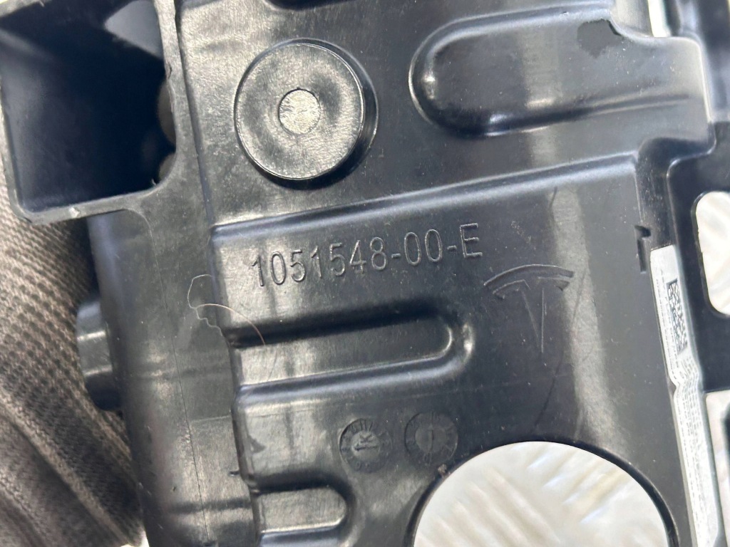 Другая часть салона tesla model x 105504804f Доставка