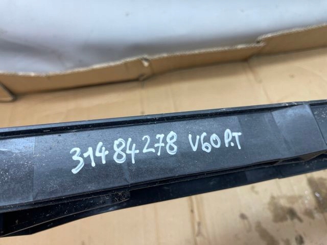 фото №5, Volvo v60 кронштейн пол багажника правое 31484278