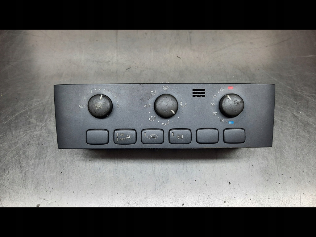 фото №1, Панель кондиционера 612698 volvo s40 v40