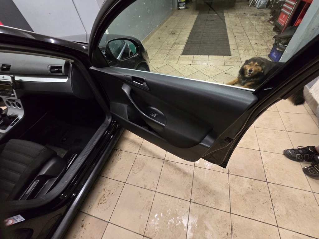 Купить Обшивка дверь обивка перед правый  перед vw passat b6 универсал 2005-2010