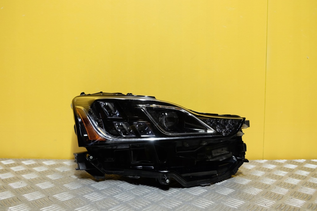 Купить Lexus is is300h ave30 рестайлинг  2018- фара фара full led правый  америка