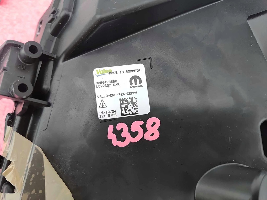 фото №12, Peugeot e-208 e-2008 ii lift 23- противотуманная фара led drl правый новый оригинальный номер 4358