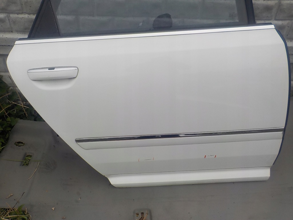 фото №2, Audi s8 a8 d3 дверь рамка правый задняя белый