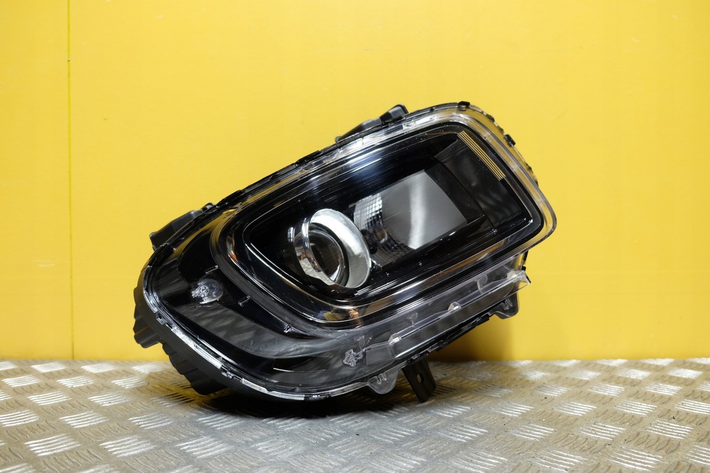 фото №1, Hyundai venue 2019- фара лампа звичайна лінзована r usa