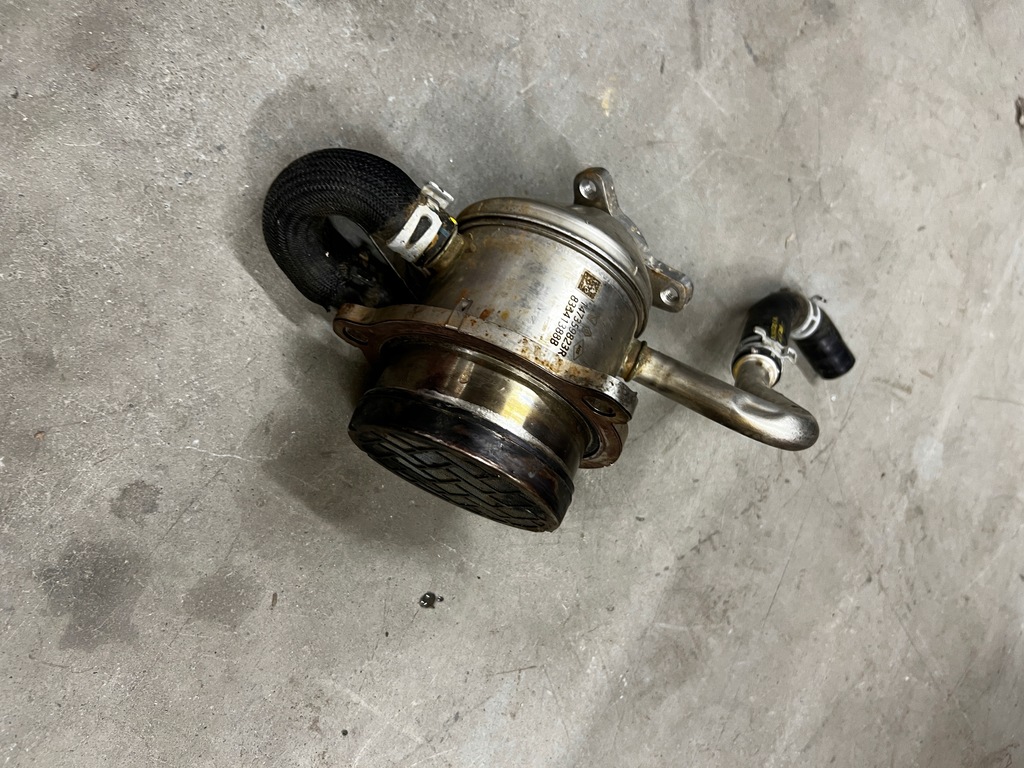 фото №1, Радіатор вихлопних газів egr renault megane iv nissan mercedes w177 1.5 dci