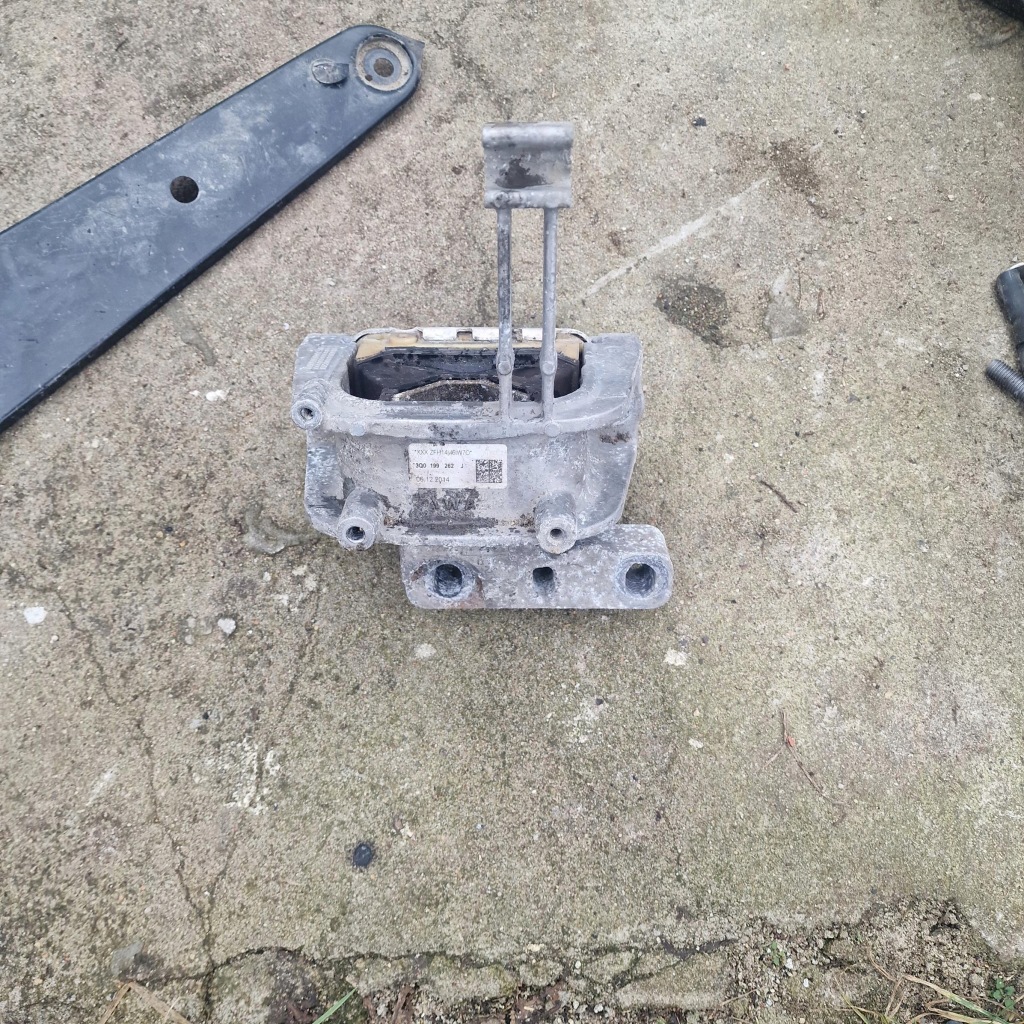 фото №1, Подушка двигуна passat b8 3q0199262j