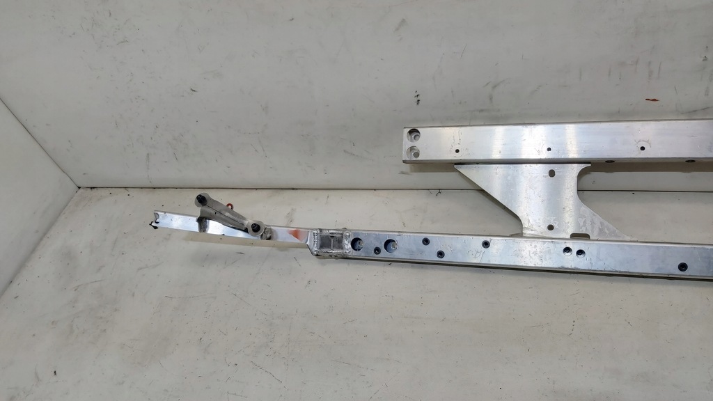 фото №7, Балка aston martin dbs superleggera ly73-l101a70-4