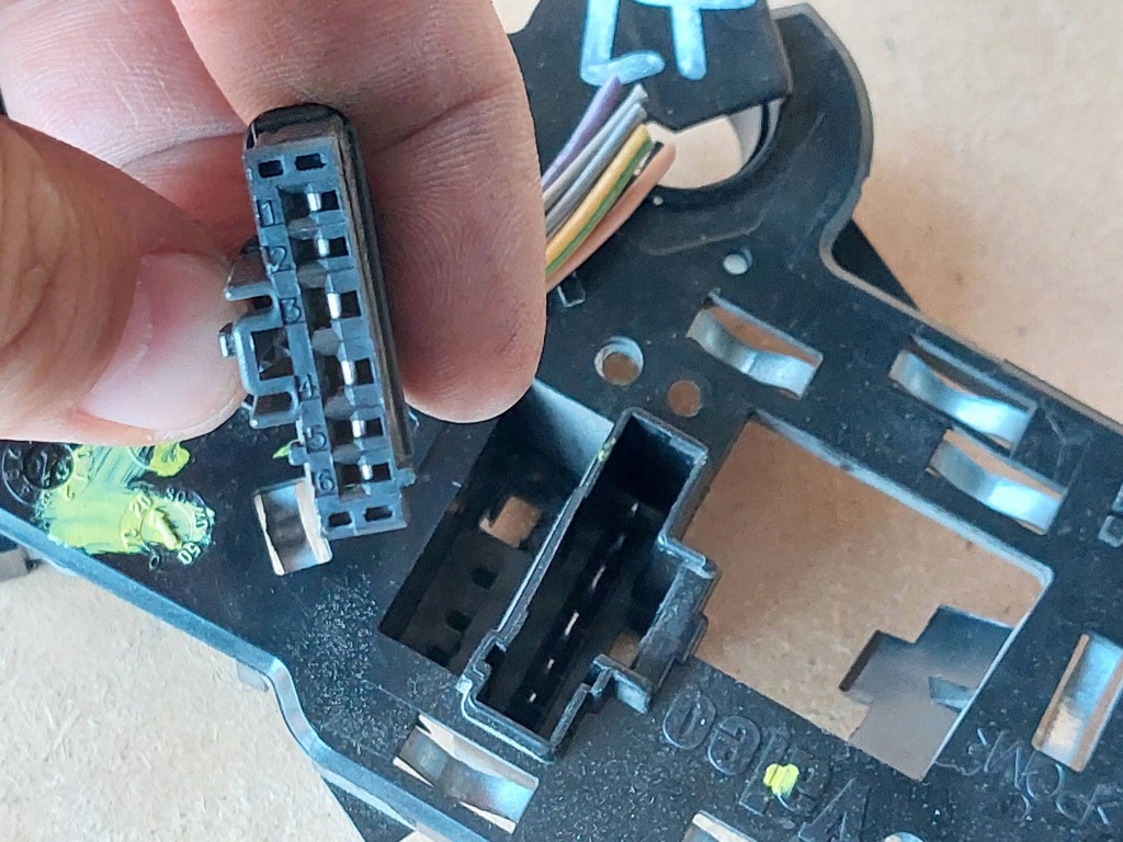 фото №5, Вкладиш лампи задній лівий задня + штекер peugeot 307 хетчбек