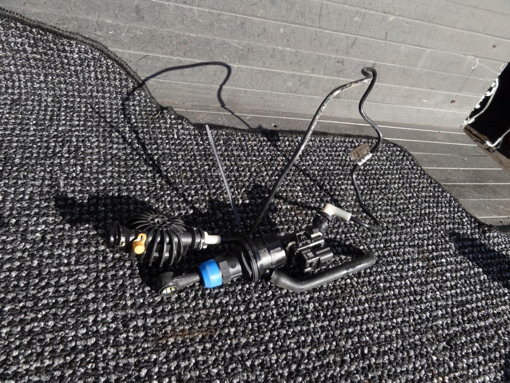 фото №1, Dacia sandero iii 2021 1,0 tce помпа сцепления 306106883r оригинал