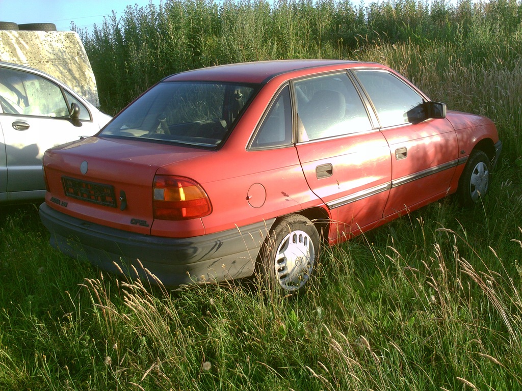 фото №12, Opel astra f1 капот комплектная целая bez ржавчина цвет niebieski, zielonystandb