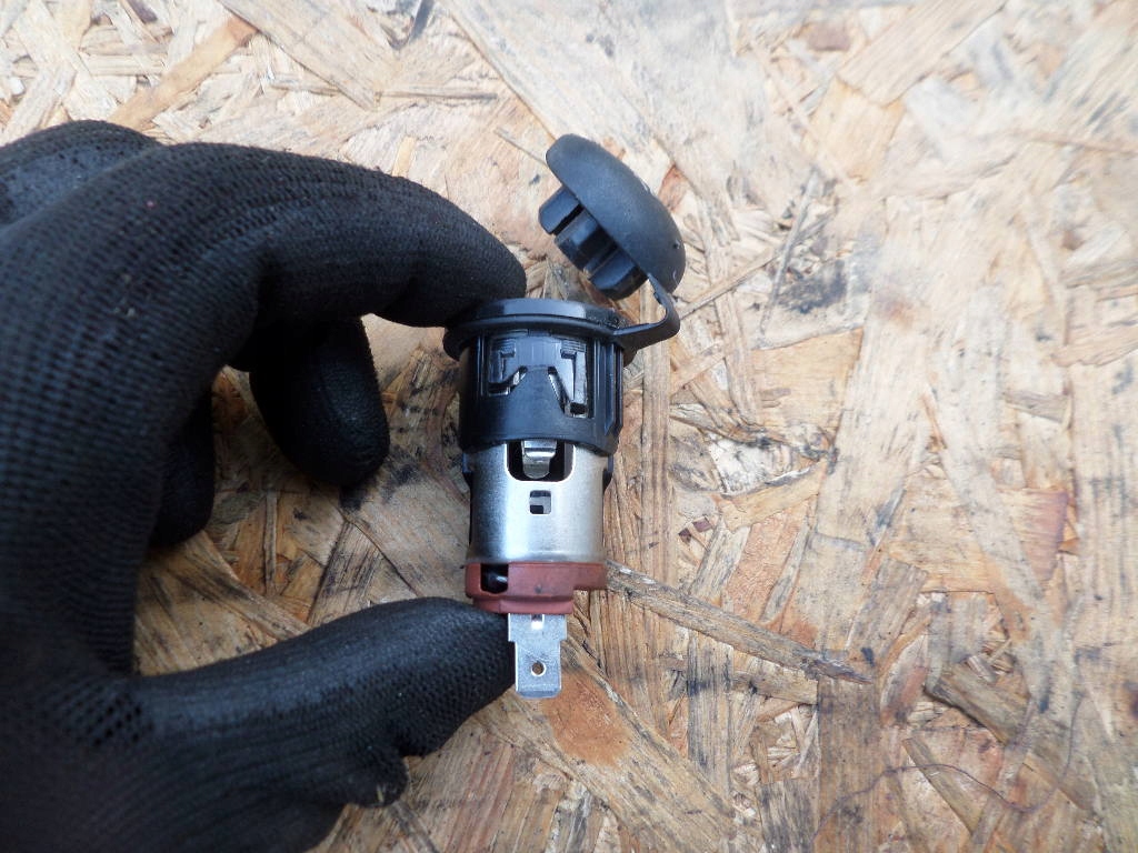 фото №5, Роз'єм прикурювача зарядний пристрій ładowani автомобільний 12v toyota avensis t25