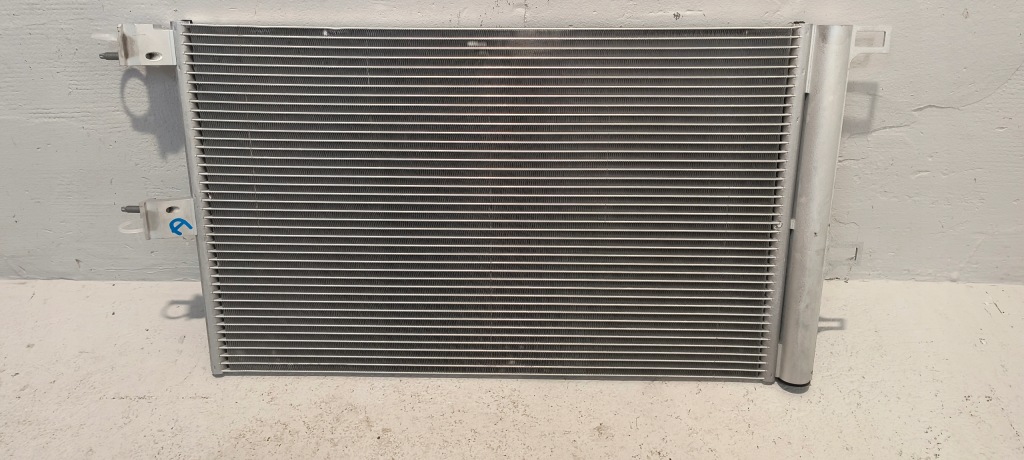 Радіатор кондиціонера tesla model 3 17- Зі Шроту